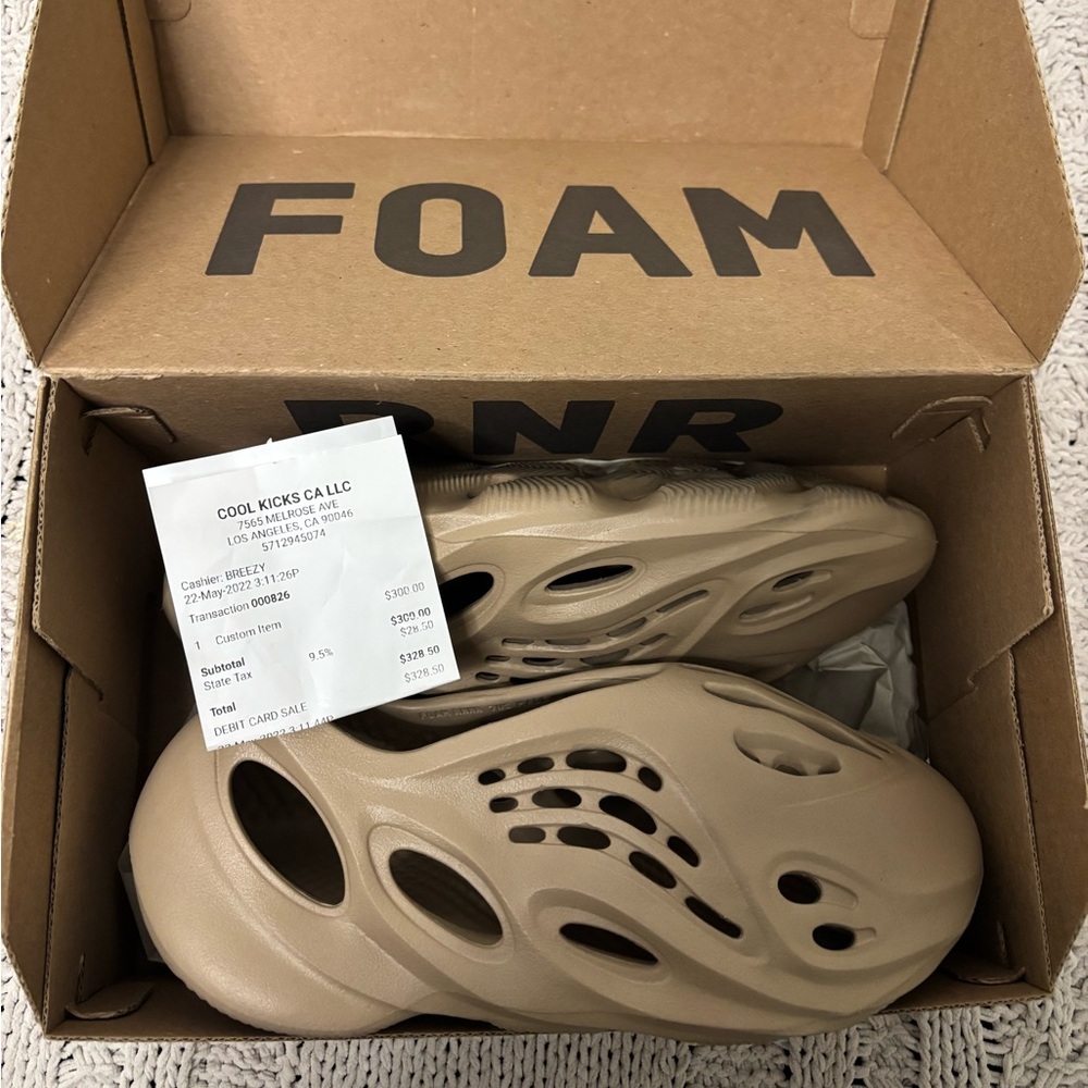 Yeezy foam runner “mist”